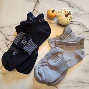 Bundle Womens OS1st Athletic Socks in Black and Gray Medium